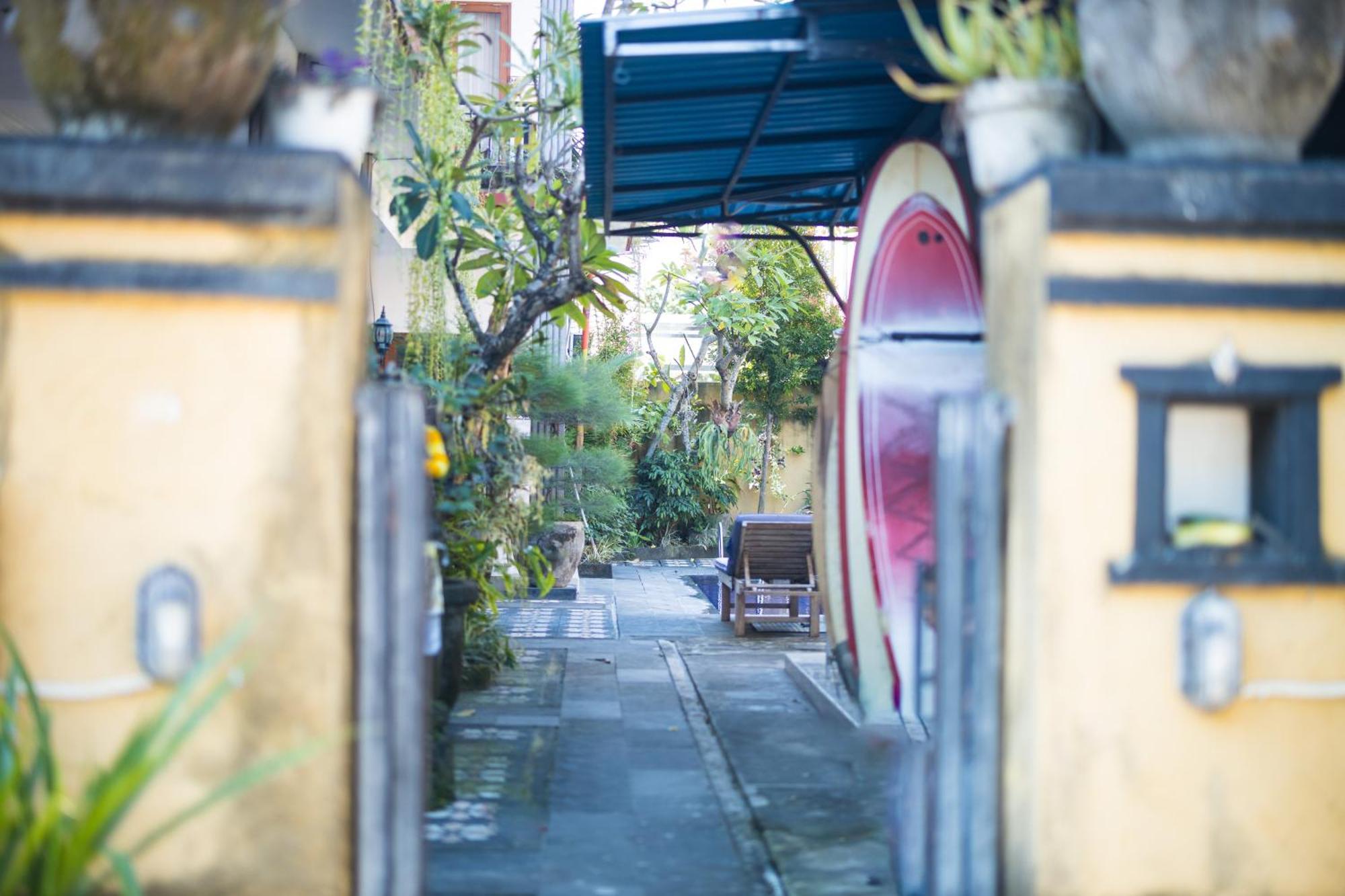 Sanata Yoga Guesthouse Canggu  Bagian luar foto